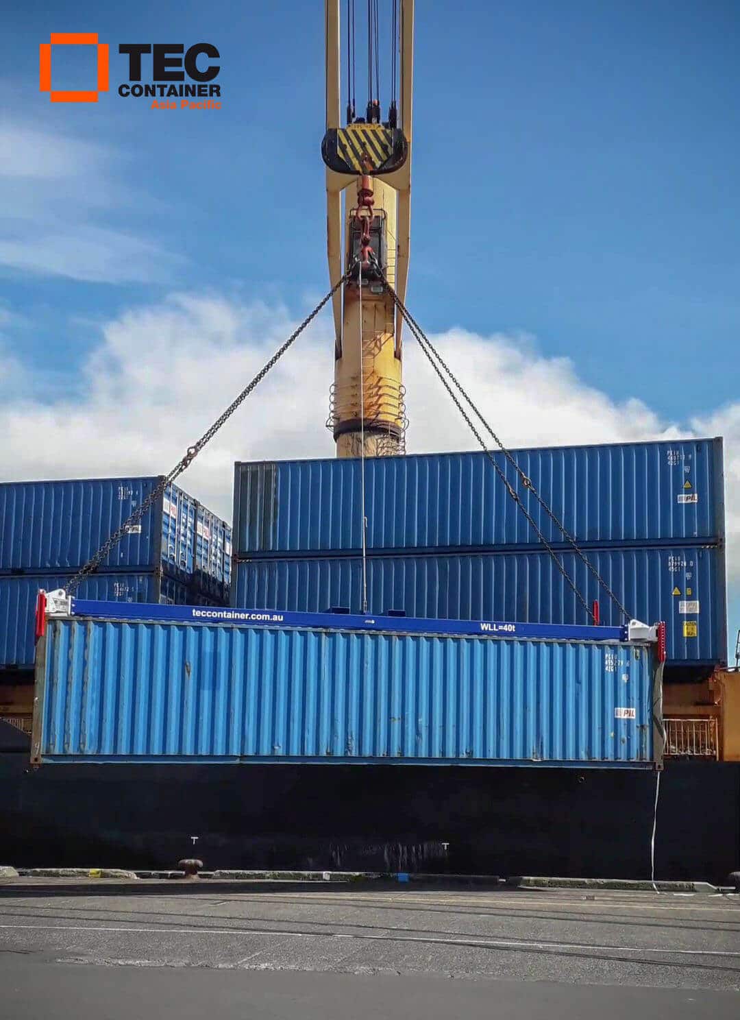 Tec Container spreader in port tauranga